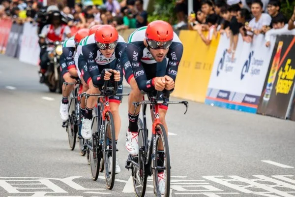 cycling peloton red jersey